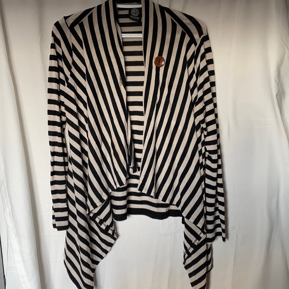 ✨Light striped cardigan with button.